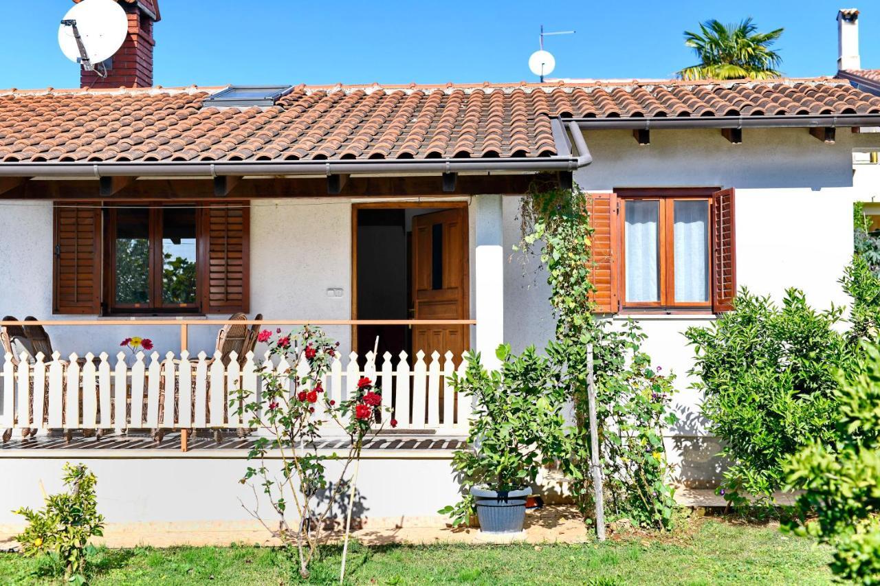 Adriatico Bungalow Porec Exterior photo